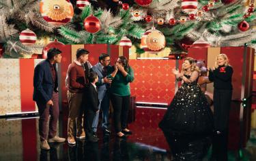 screenshoot for Kelly Clarkson Presents: When Christmas Comes Around